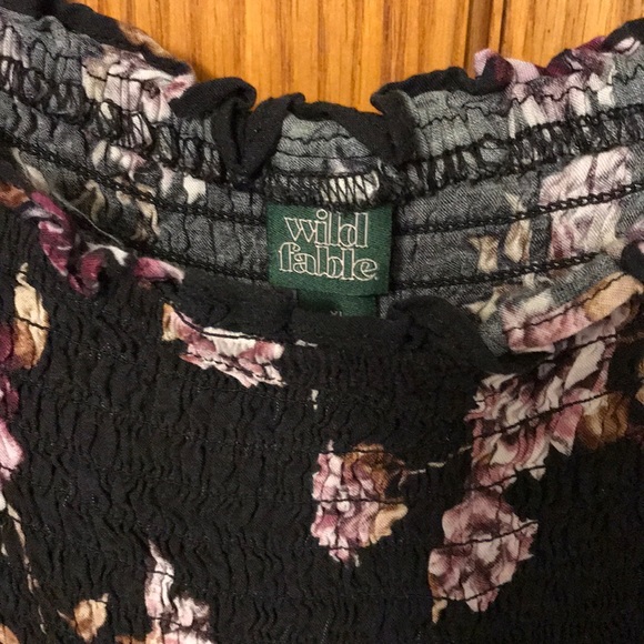 Floral crop top 🖤 - Picture 2 of 4